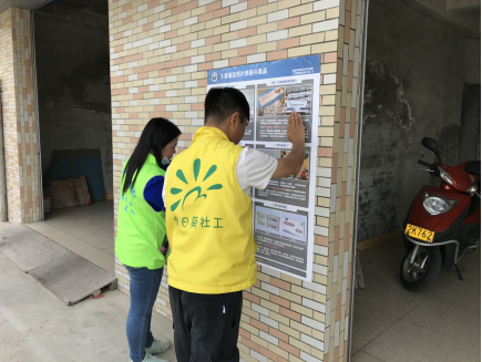 阜沙鎮(zhèn)禁毒信息〔2020〕第167期--阜沙禁毒宣傳進(jìn)公交站、進(jìn)廠企、進(jìn)廣場（2020.11.17 