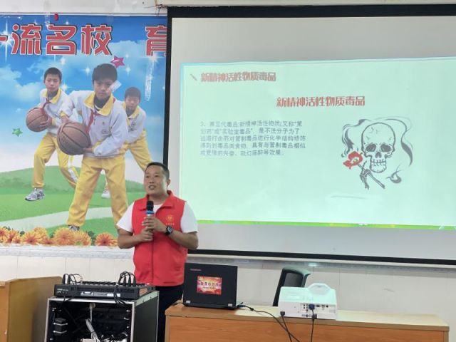 禁毒宣傳進校園，讓青春綠色無毒 (3).jpg