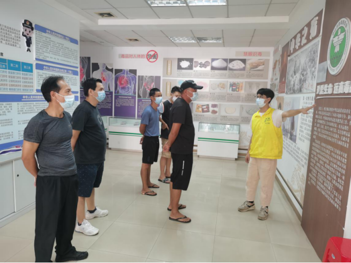 阜沙鎮(zhèn)禁毒信息〔2022〕第224期-- 弘揚(yáng)禁毒精神，筑牢禁毒防線(xiàn)-阜沙鎮(zhèn)組織群眾參觀禁毒教育基地