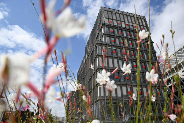 這是7月23日拍攝的巴黎奧運(yùn)村內(nèi)中國(guó)體育代表團(tuán)成員居住的公寓。新華社圖